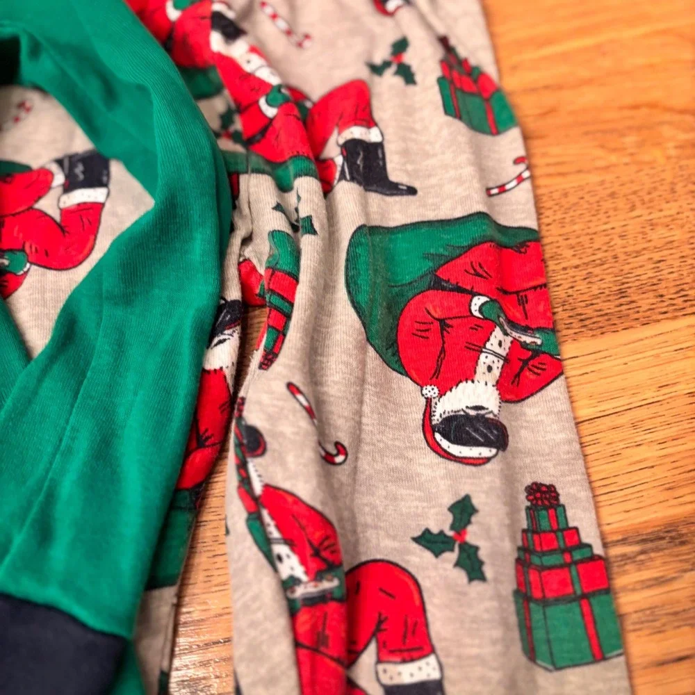 Carter's Kids Pajamas Set Long Sleeve Pants Santa‎ Graphic Print Green Gray 6